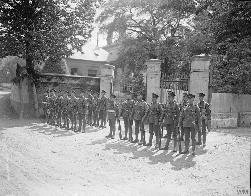 Commander-in-Chief's Guard of the Guernsey Light Infantry, at the Chateau de Beaurepaire, near Montreuil, 15 September 1918. Imperial War Museum image Q9980